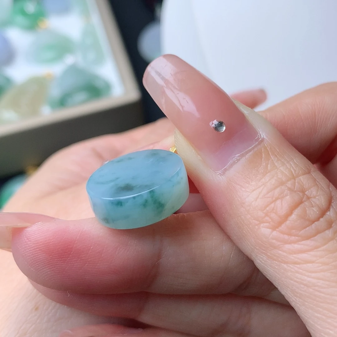 【闪购商品】翡翠18K金镶嵌吊坠(赠链)