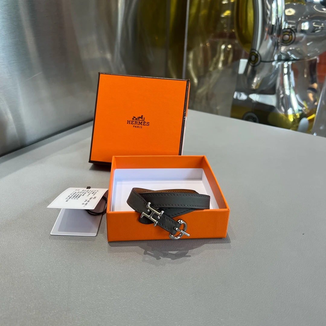 95新 Hermes/爱马仕 皮手镯简洁优雅 精致双圈皮带可调节宽1.2cm