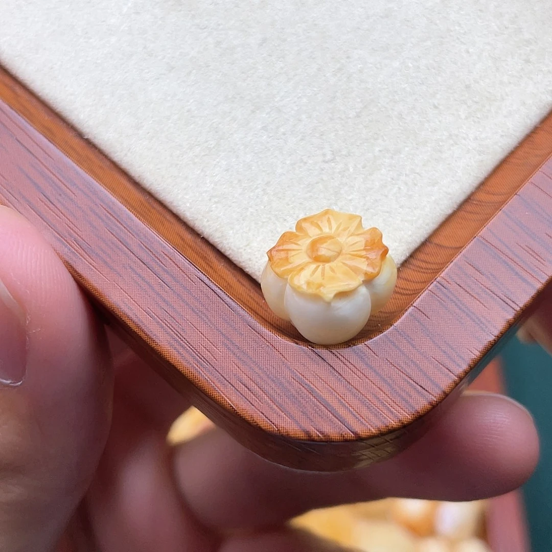 琥珀裸石未镶嵌蜜蜡