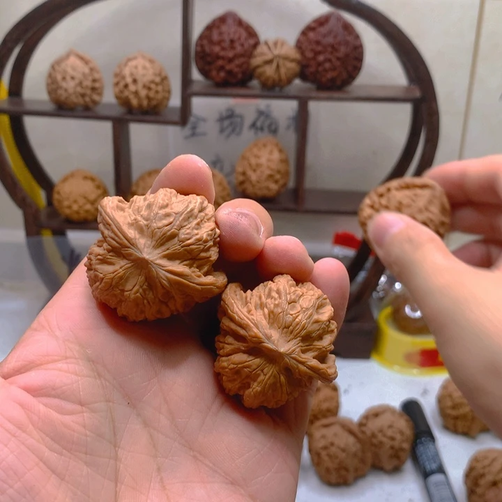 大***闪吊坠文玩核桃磨盘