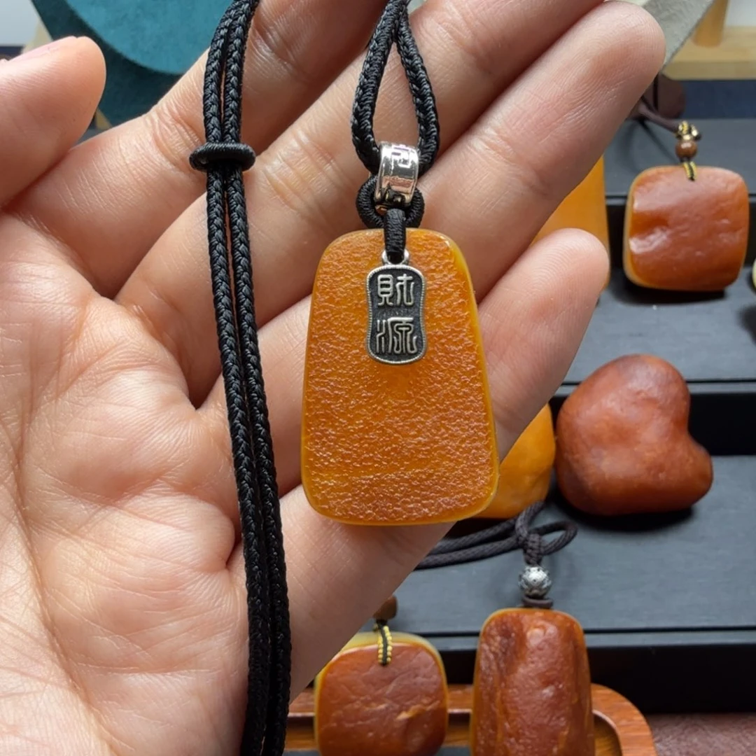 琥珀吊坠(赠链)未镶嵌