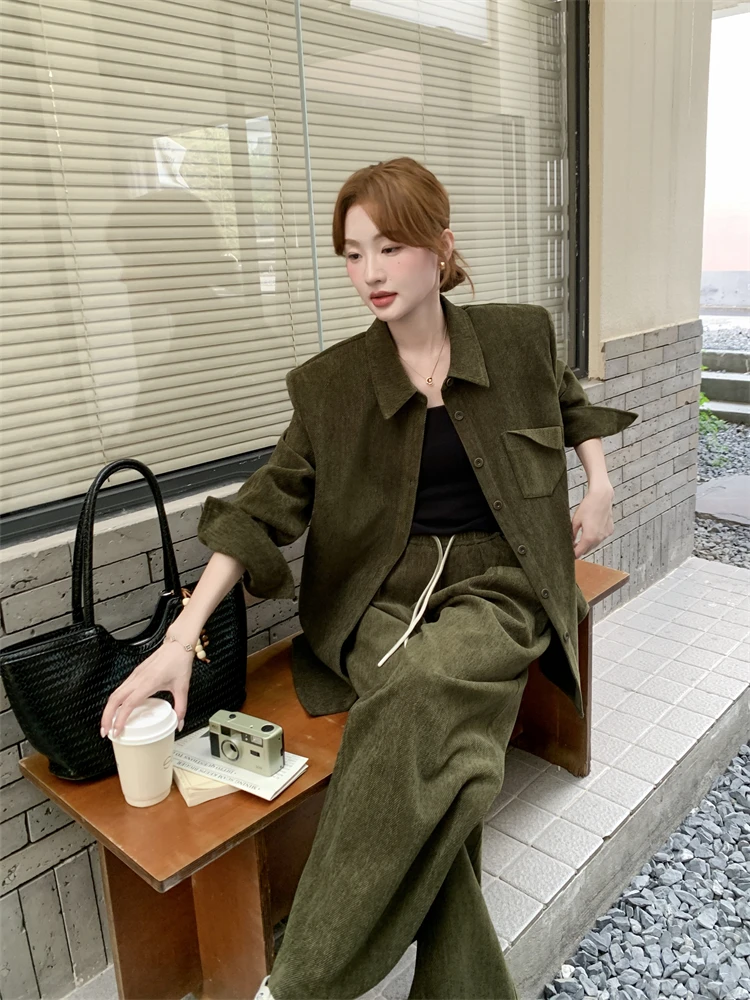 老钱风高级感衬衫套装女秋季时髦百搭通勤轻奢绿色衬衣长裤两件套