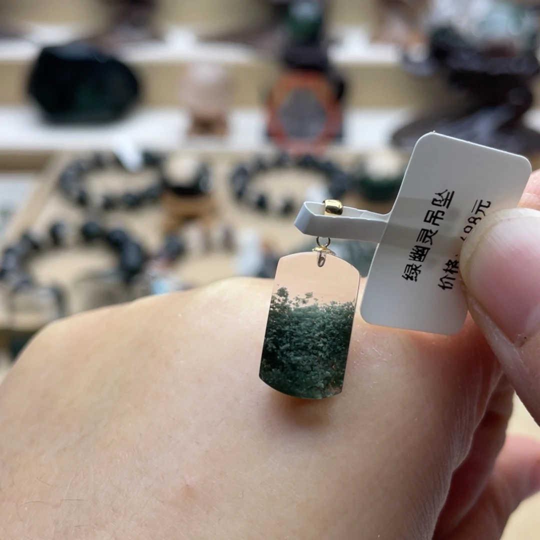 颈饰18K金镶嵌水晶绿幽灵聚宝盆无事牌