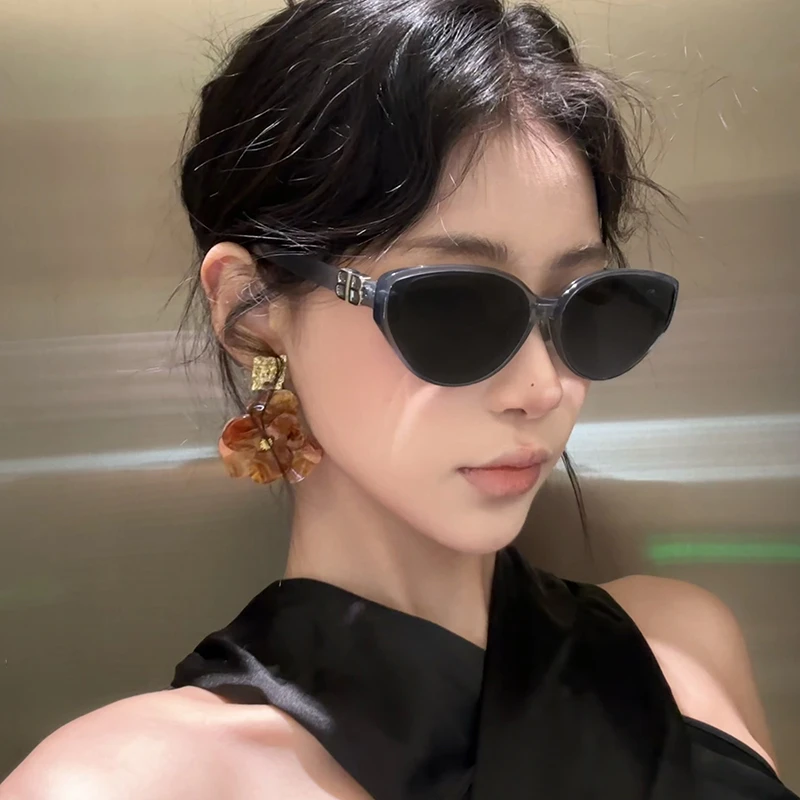 复古猫眼墨镜女网红高级感方圆脸遮阳海边防紫外线偏光太阳镜