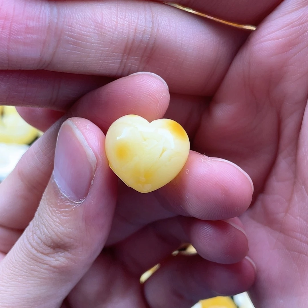 琥珀裸石未镶嵌蜜蜡