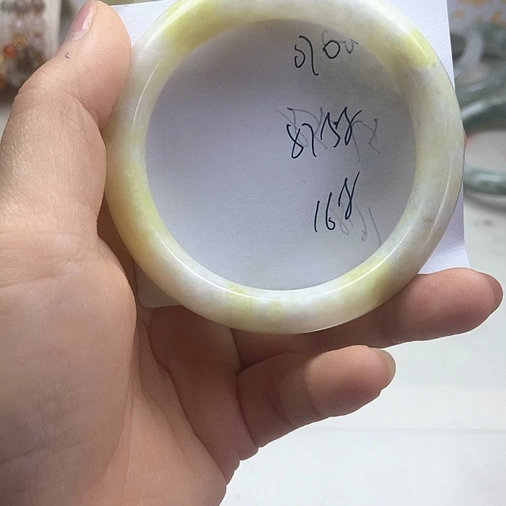 未镶嵌手镯石英质玉