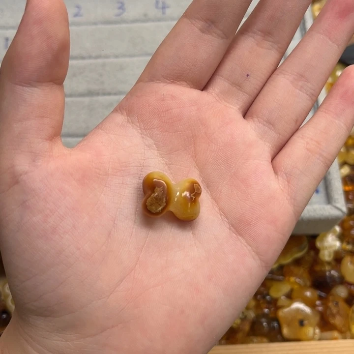 未镶嵌琥珀裸石?****?天然蜜蜡配件