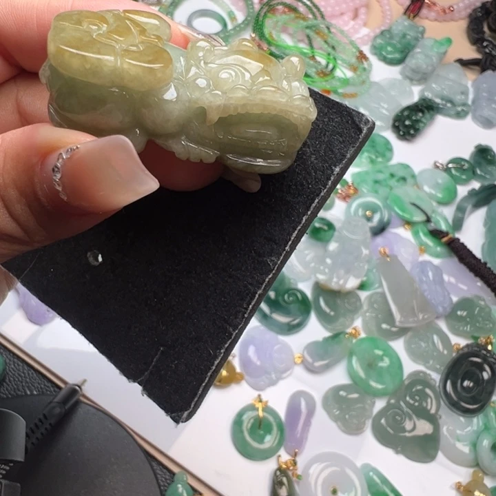 吊坠(不含链)未镶嵌翡翠