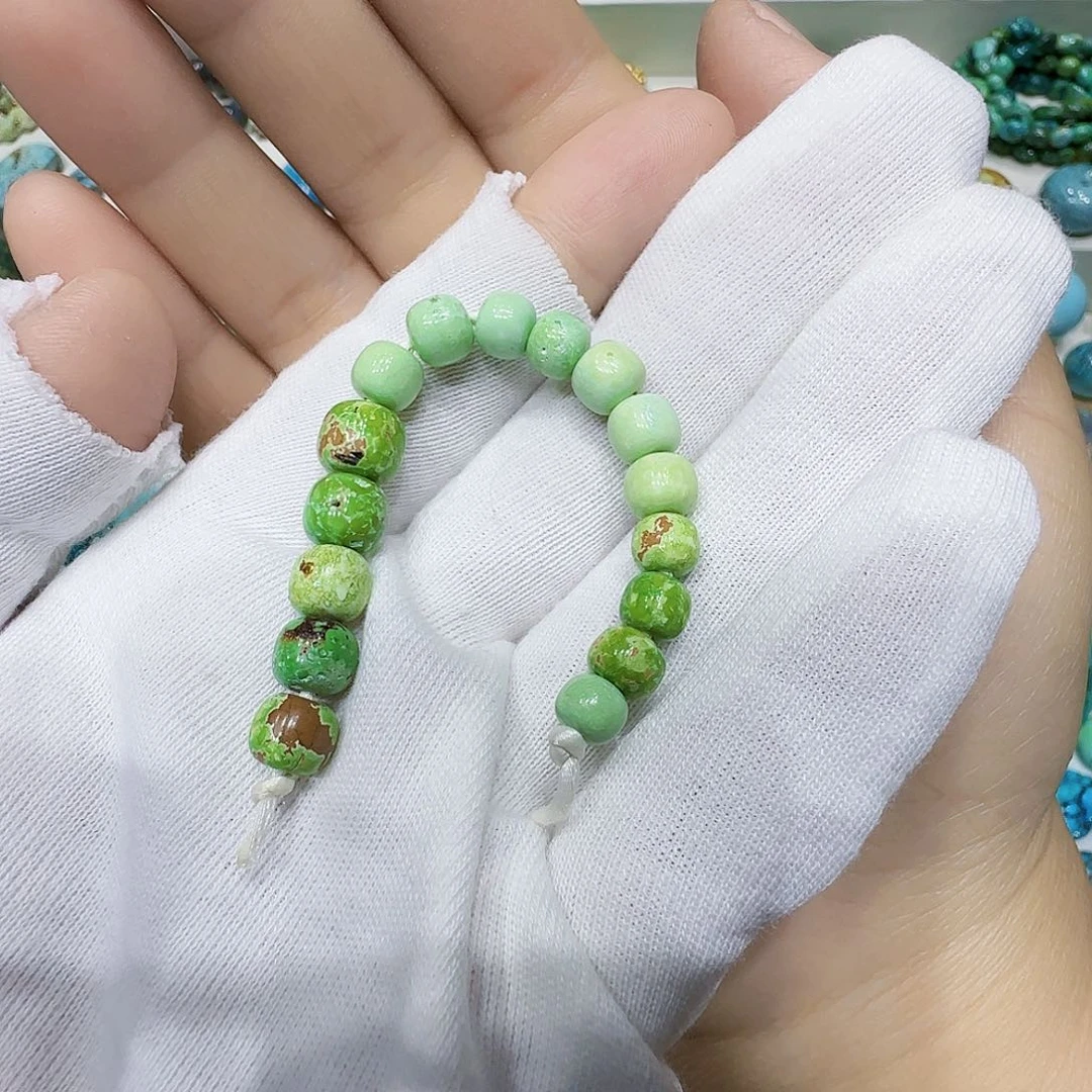绿松石未镶嵌颈饰
