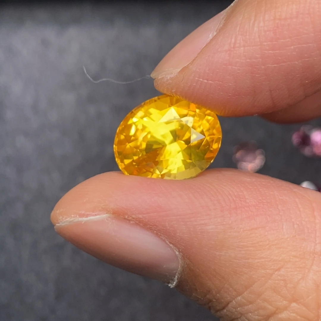 定制蓝宝石未镶嵌7.8ct H 黄色