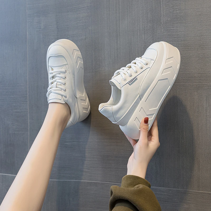 松糕厚底小白鞋女内增高2025新款秋季百搭休闲板鞋小个子单鞋高跟