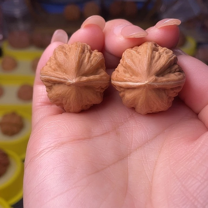 文玩核桃吊坠粗筋八棱