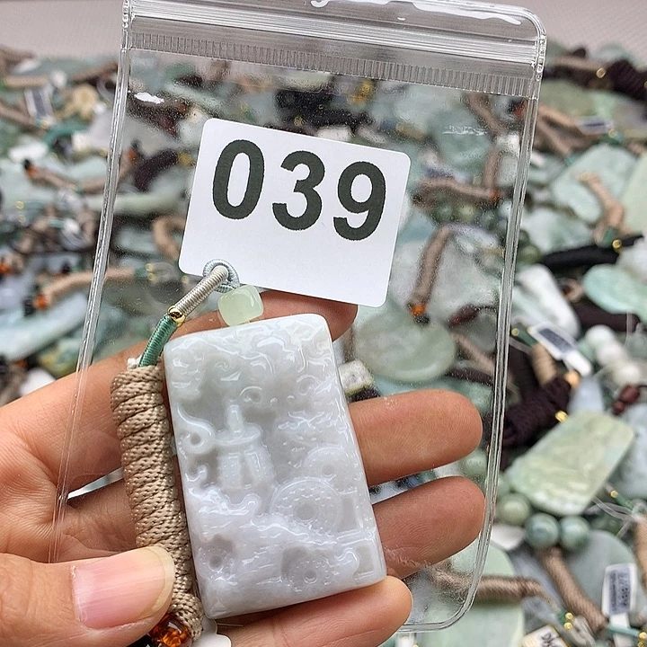 翡翠颈饰未镶嵌?*?翡翠