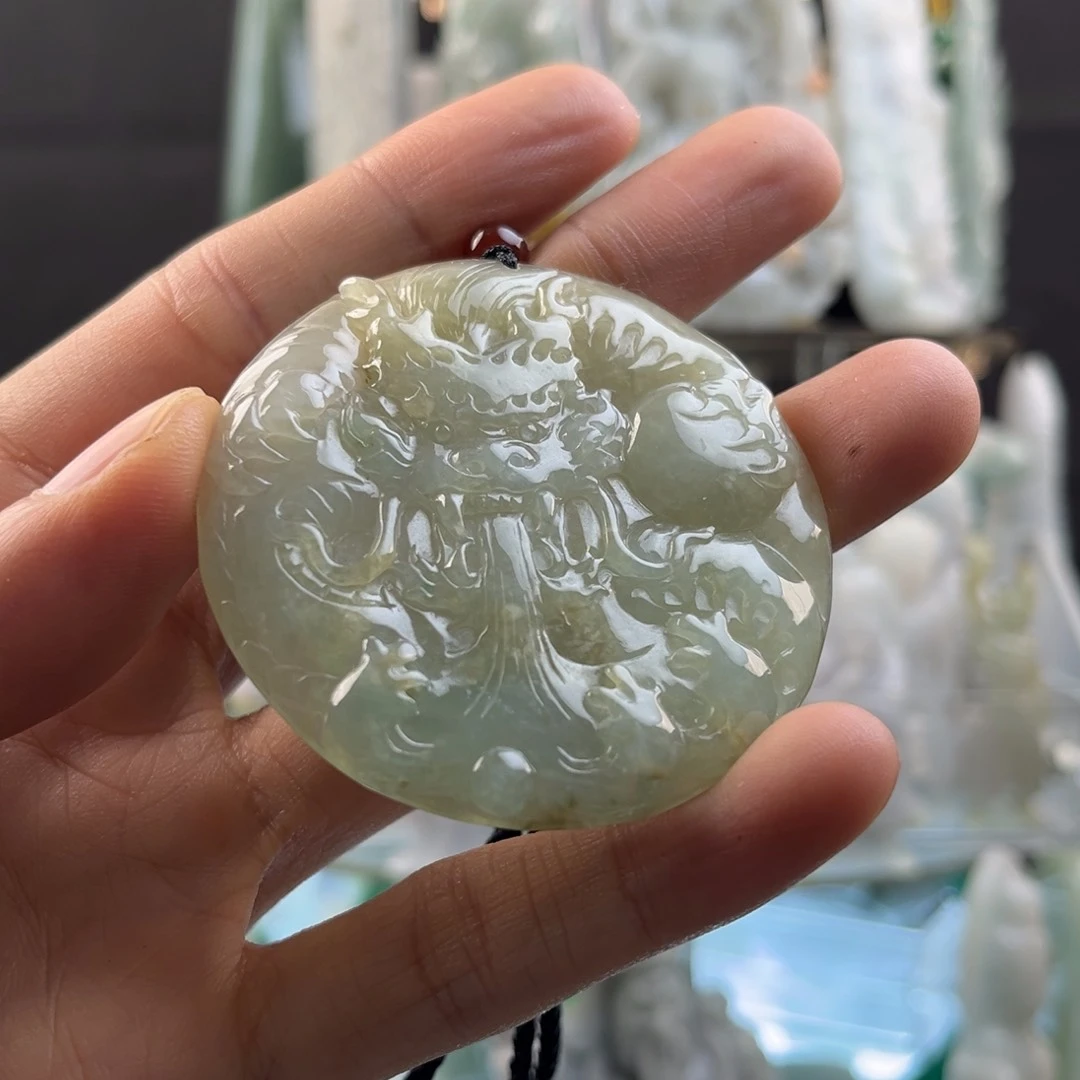 翡翠颈饰未镶嵌龙牌