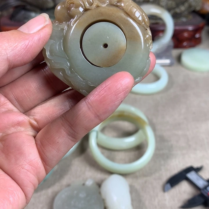 和田玉（糖玉）未镶嵌手镯