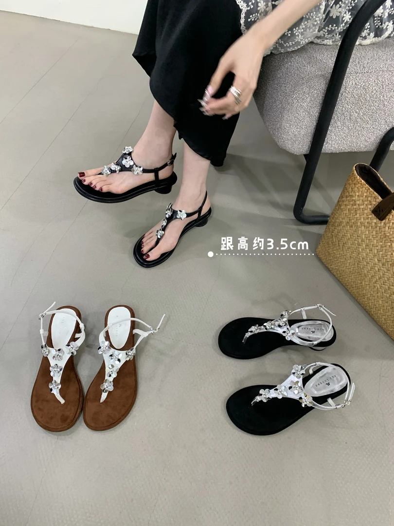 小众设计感法式夹趾银色凉鞋仙女鞋子2025新款夏季休闲度假罗马鞋