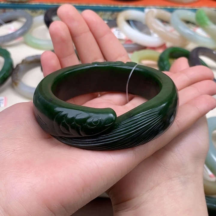 我***人和田玉手镯未镶嵌