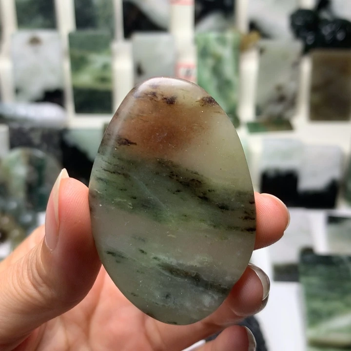 L***n独山玉未镶嵌颈饰