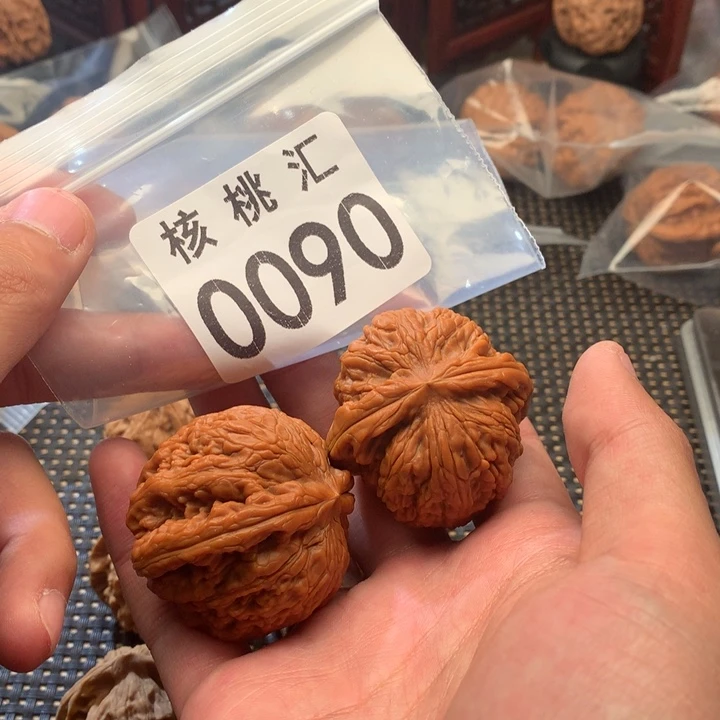 文玩核桃吊坠御尊