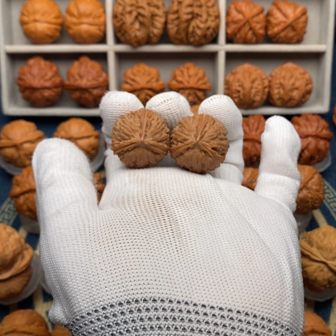 不***财文玩核桃把件三棱