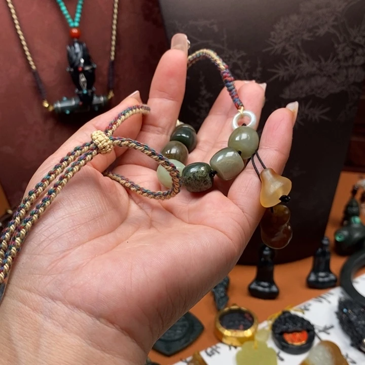 颈饰未镶嵌和田玉