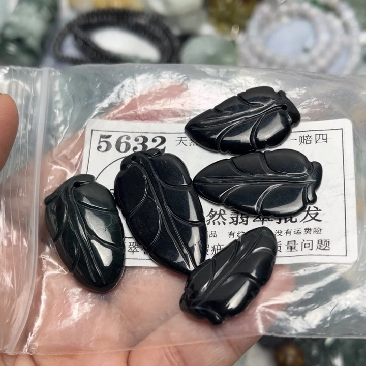 翡翠未镶嵌吊坠(不含链)5632