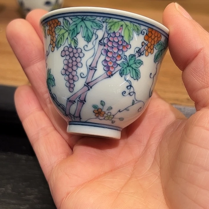 钟家窑斗彩葡萄杯