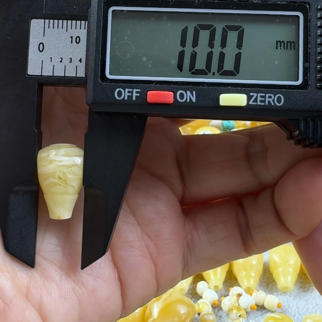 蜜蜡未镶嵌裸石32