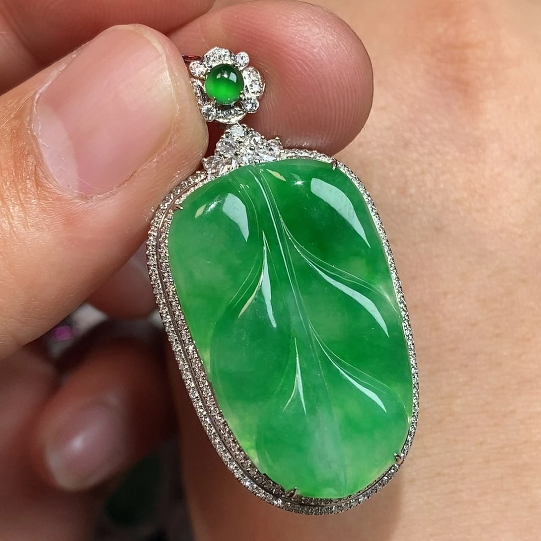 翡翠颈饰18K金镶嵌叶子