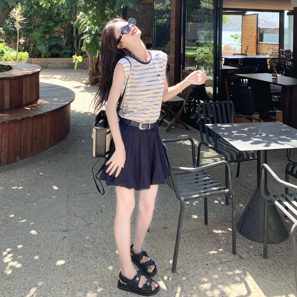 夏季ootd穿搭一整套女条纹撞色小飞袖T恤衫高腰花苞半身裙两件套