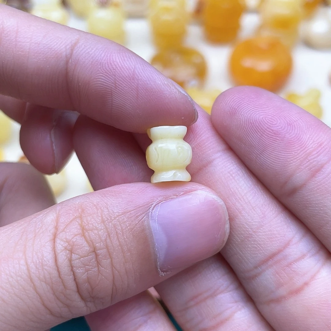 琥珀裸石未镶嵌蜜蜡