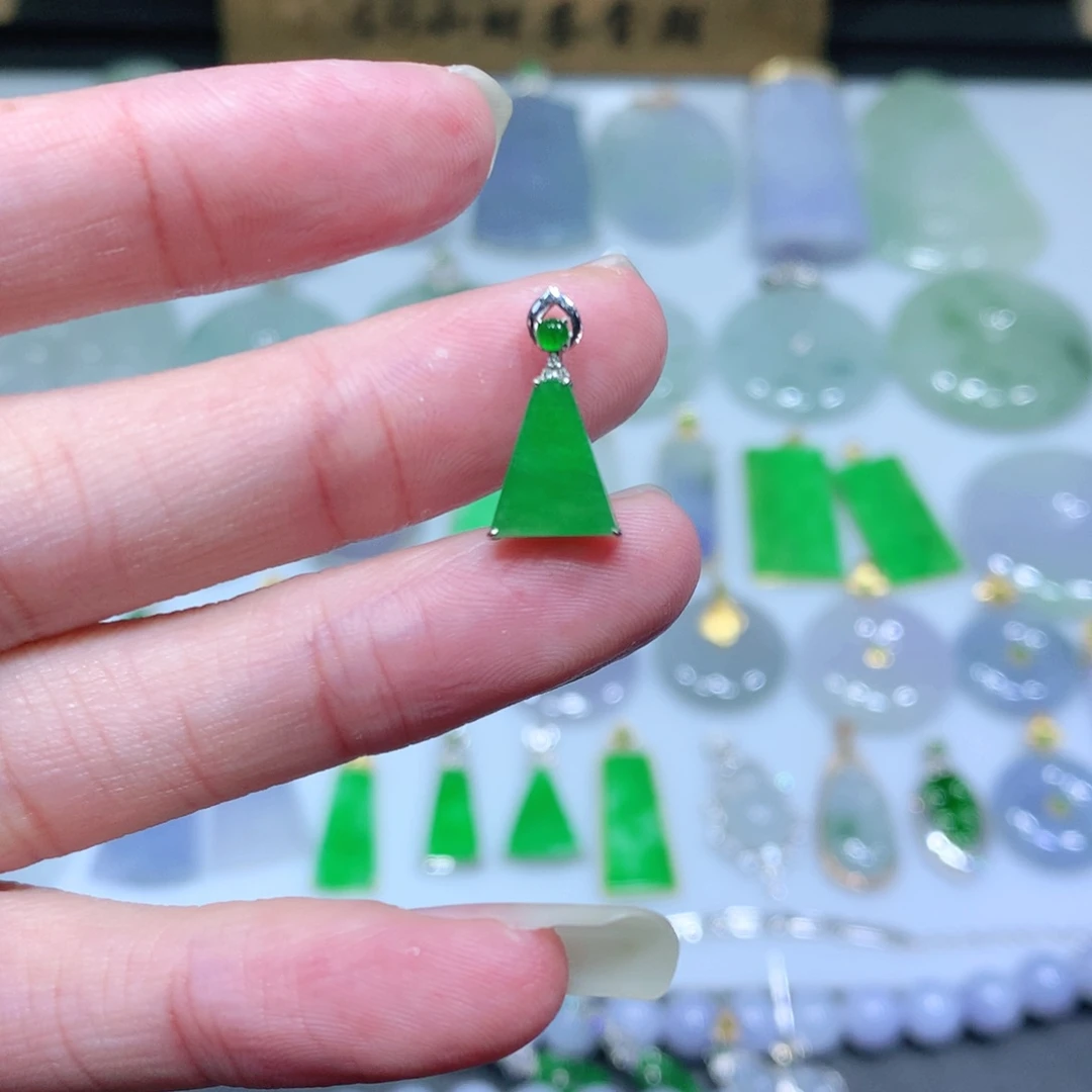 翡翠吊坠(不含链)18K金镶嵌