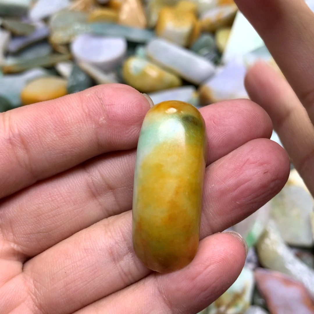 翡翠颈饰未镶嵌天然翡翠