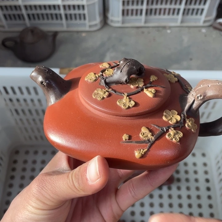 老厂紫砂壶一件。
