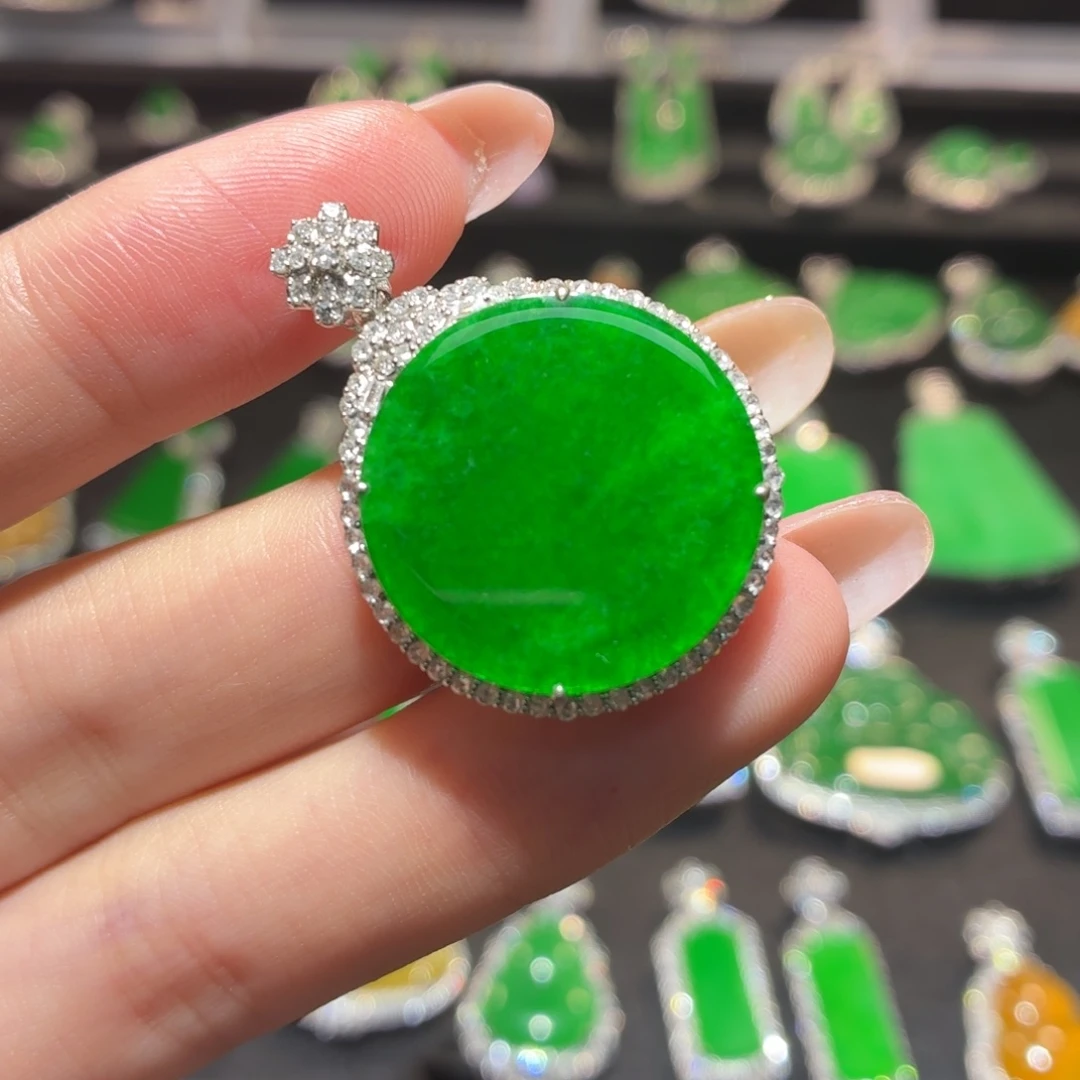 翡翠18K金镶嵌吊坠(不含链)9800