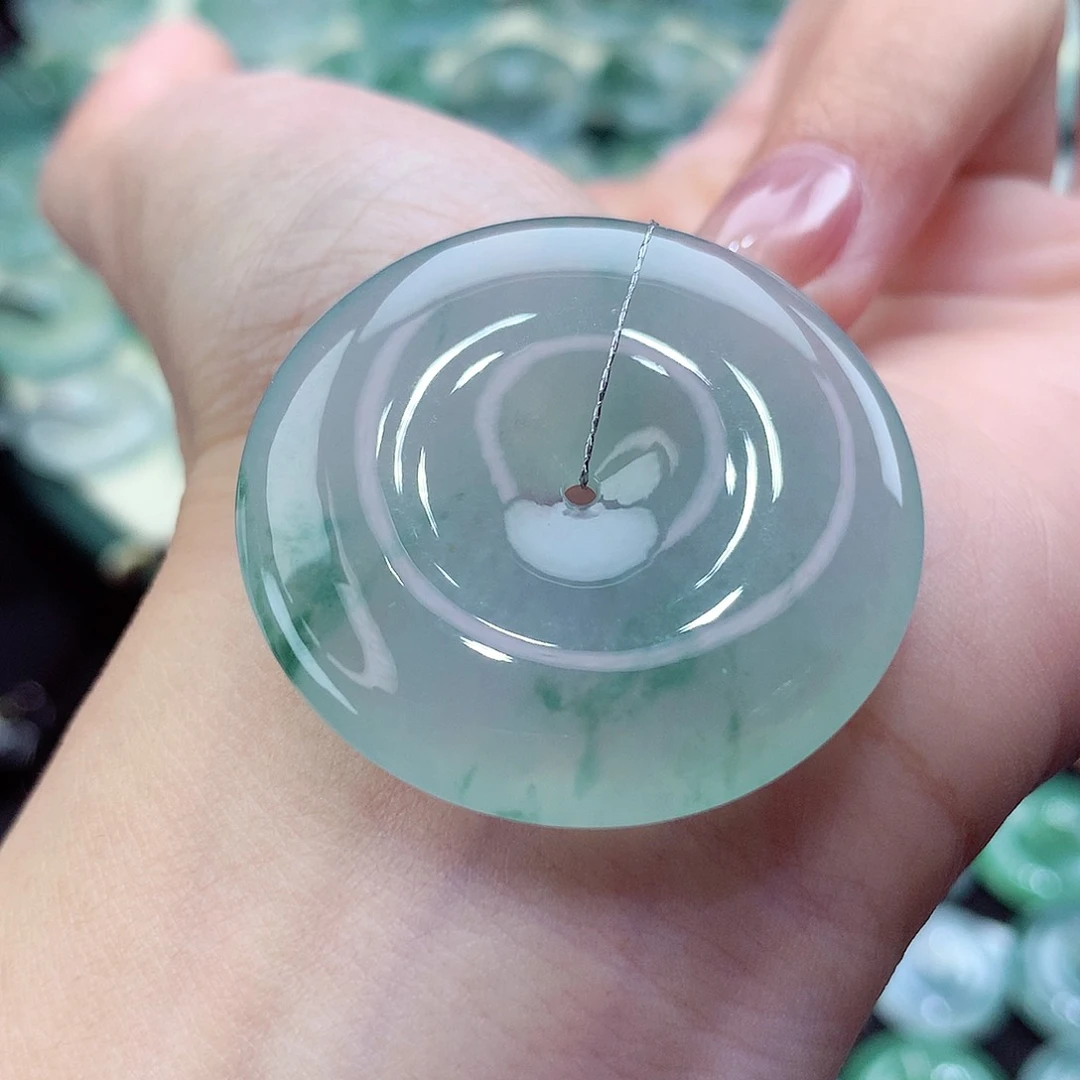 翡翠颈饰未镶嵌吊坠69。尺寸35.7-6.3