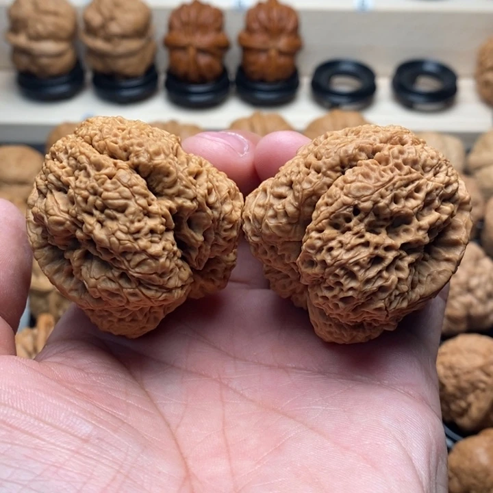 茶***晓文玩核桃把件………………………………