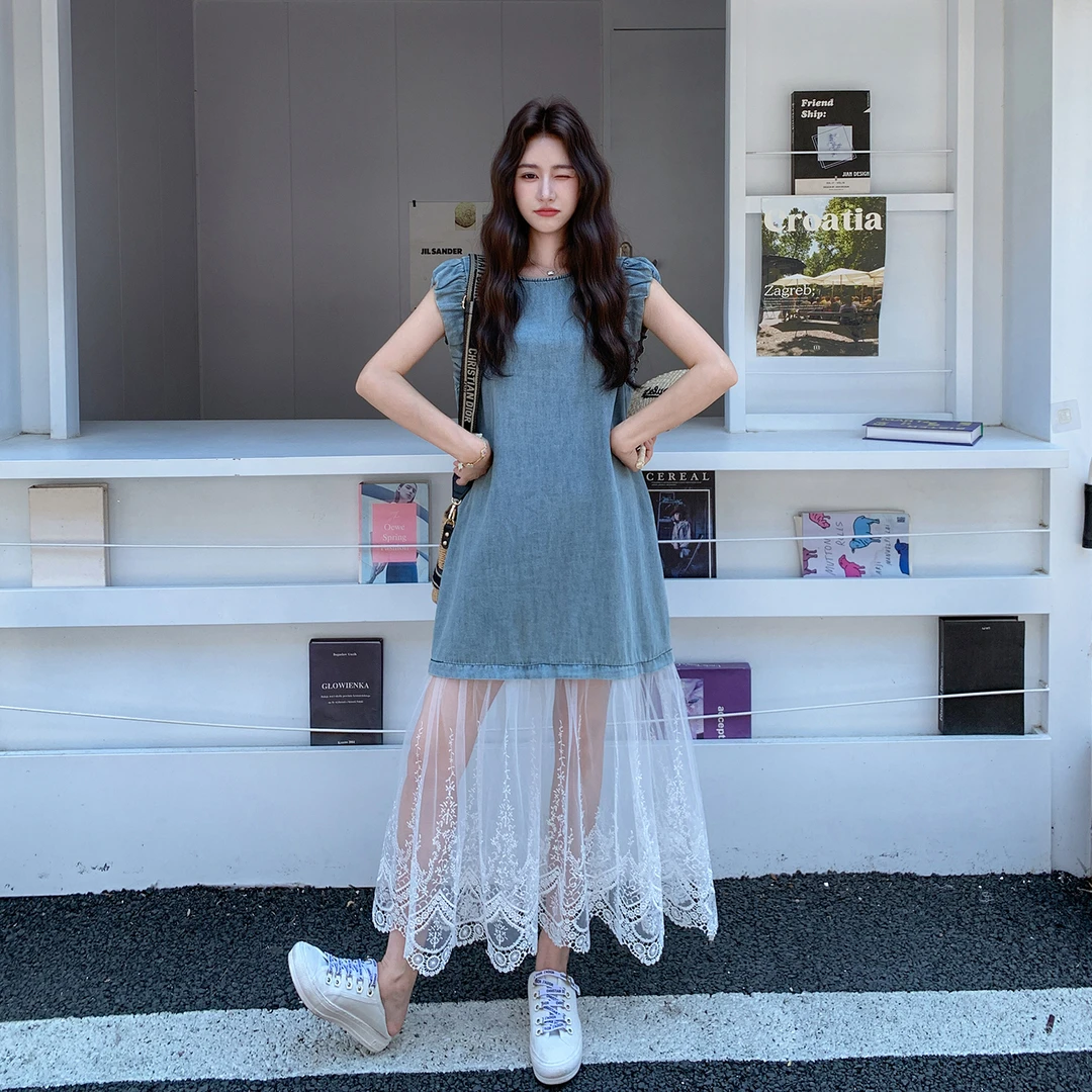 蕾丝拼接牛仔连衣裙女夏2025新款法式减龄气质小飞袖独特漂亮裙子
