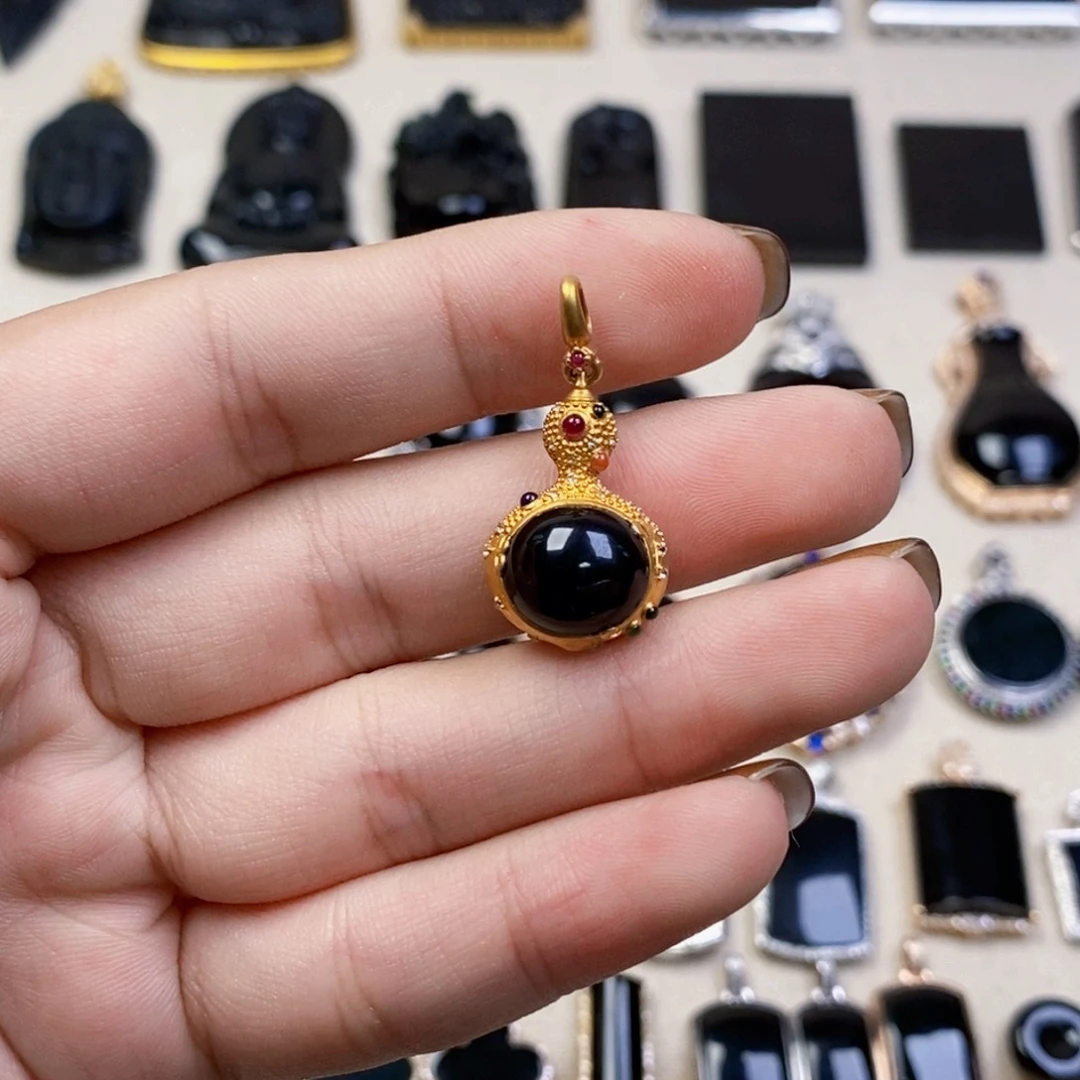 18K金镶嵌定制翡翠墨翠蛋面吊坠