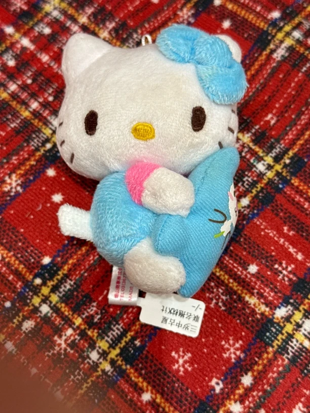 zhang专拍联名kitty挂件