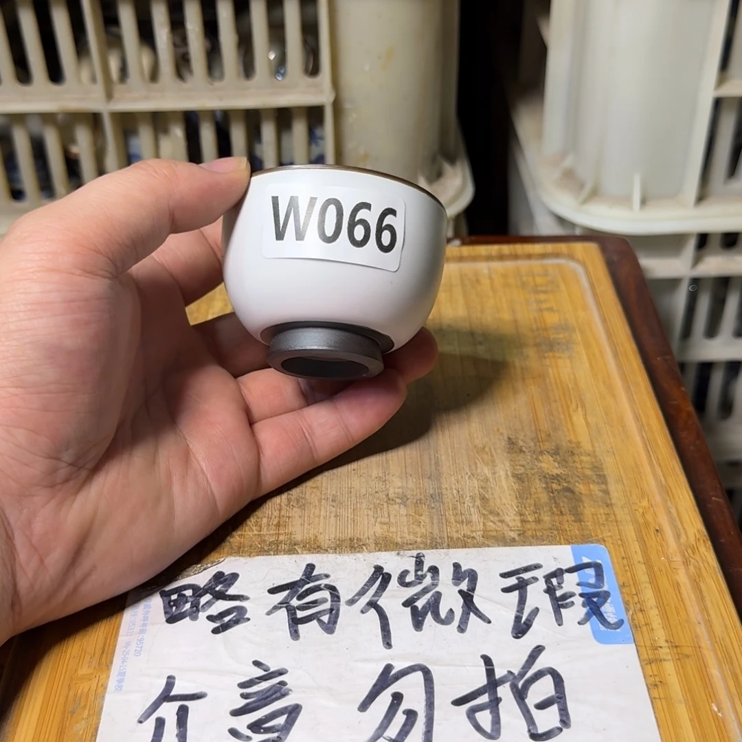 微瑕疵介意勿拍陶瓷器皿H714