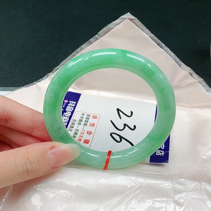 未镶嵌手镯（圆镯）翡翠翡翠手镯