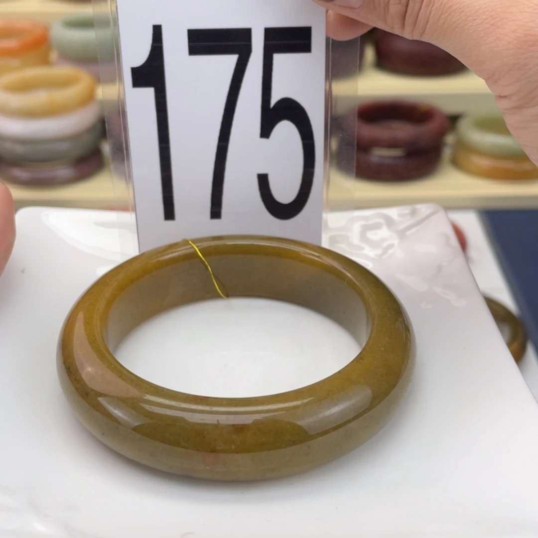 【闪购商品】石英质玉手镯未镶嵌