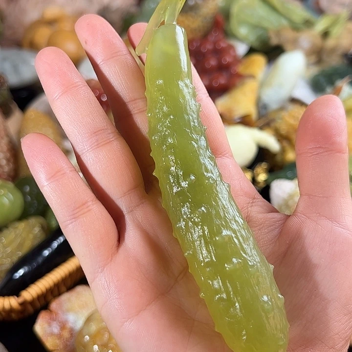 蛇纹石玉未镶嵌珠宝奇石