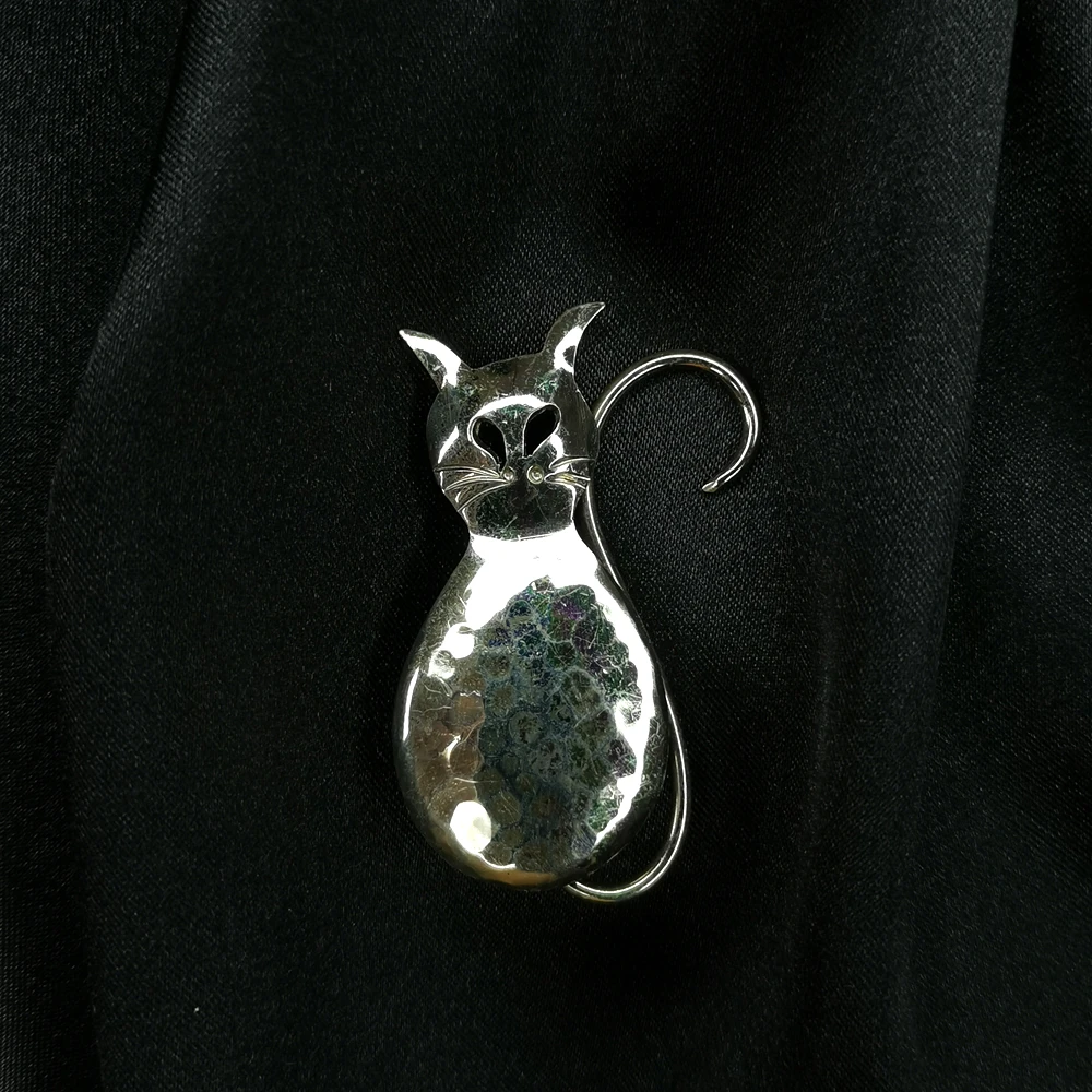 锤纹银色猫咪胸针[2502111-012]