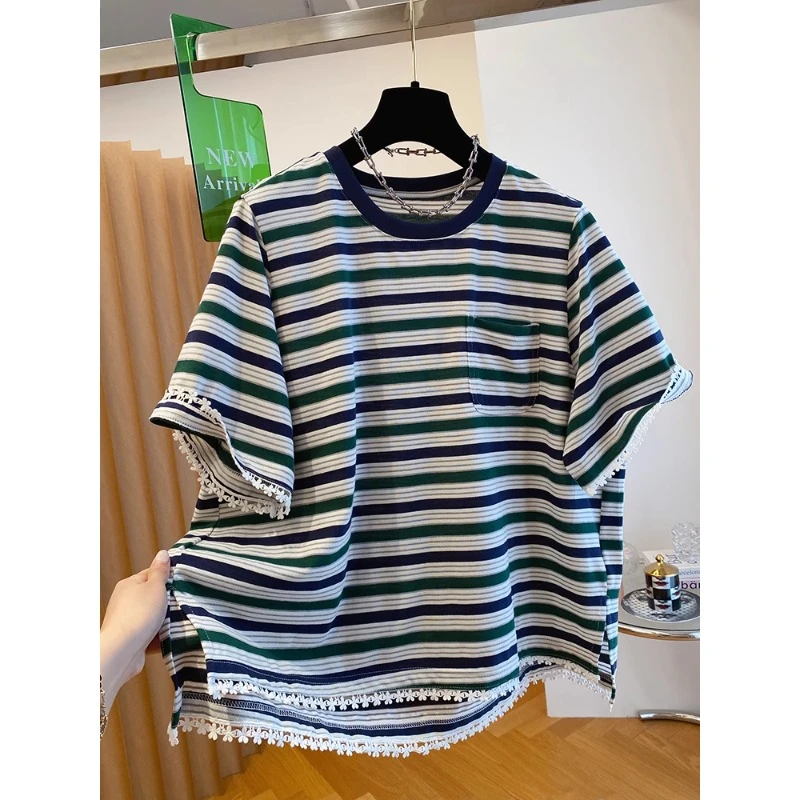 胖妹妹240斤大码条纹t恤女短袖夏季新款宽松蕾丝花边下摆开叉上衣