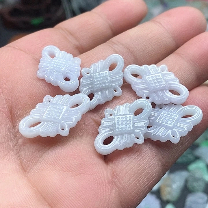 吊坠(不含链)未镶嵌翡翠一个30