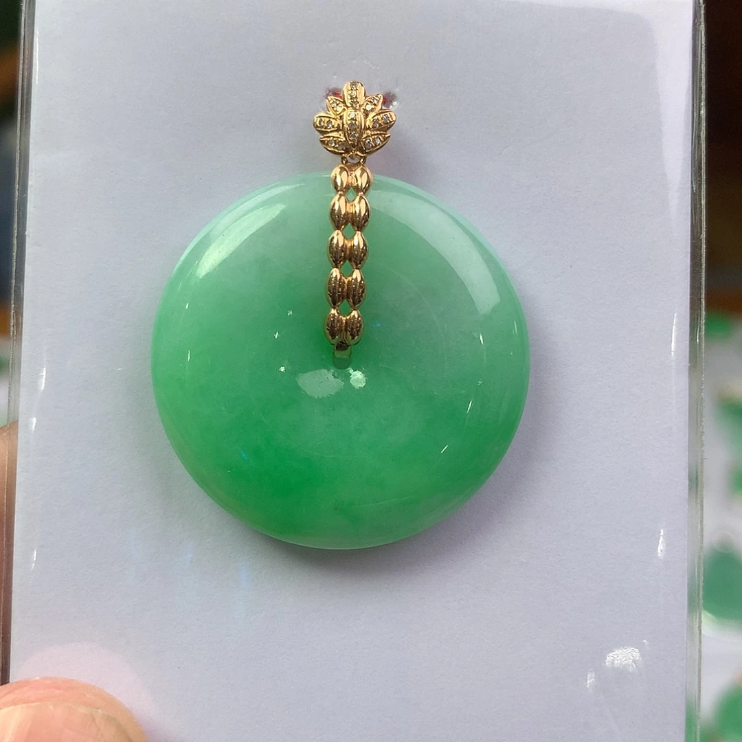 翡翠18K金镶嵌颈饰