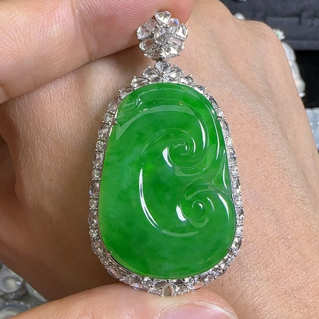 颈饰18K金镶嵌翡翠天然翡翠