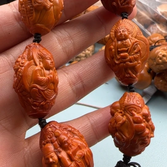 橄榄核吊坠雕刻工艺